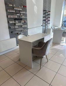 Nail chair to rent