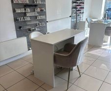 Nail chair to rent