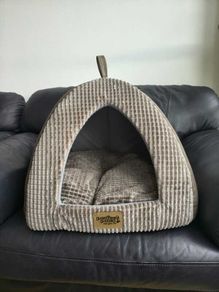 Pet Bed / Cat & Small Dog Cave. Excellent Condition