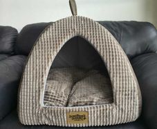 Pet Bed / Cat & Small Dog Cave. Excellent Condition