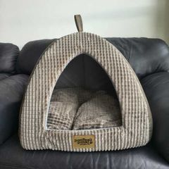 Pet Bed / Cat & Small Dog Cave. Excellent Condition