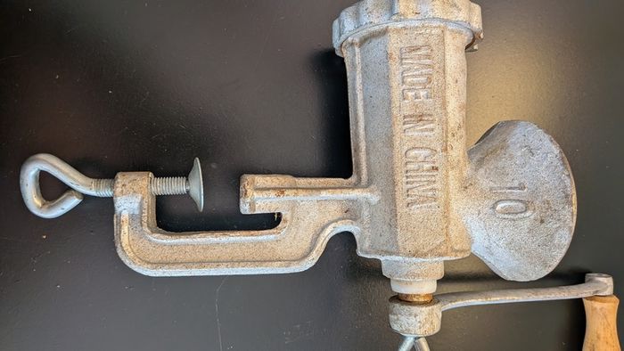 No 10 Manual Meat Mincer Cast Metal Table Clamp Grinder Complete Rustic