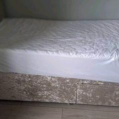 2 single divan beds with matresses