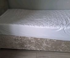2 single divan beds with matresses
