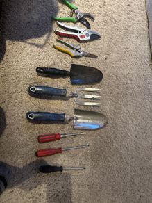 Garden tools lot