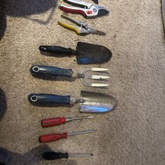 Garden tools lot