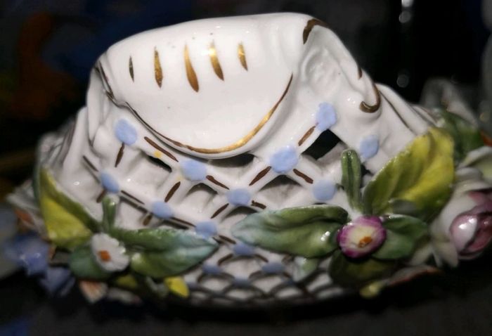 19th century Alt Wien centerpiece