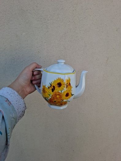 Sunflowers atlas tea pot postage possible