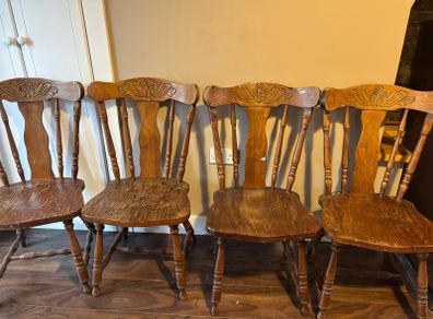 Set of 4 kitchen chairs