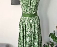 Vintage 1950s 1960s green floral cotton tea dress handmade feminine summer S 8 10