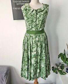 Vintage 1950s 1960s green floral cotton tea dress handmade feminine summer S 8 10