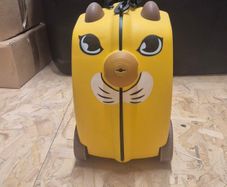 kids luggage- ride on