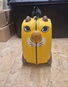kids luggage- ride on