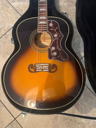 Gibson SJ200 Style Guitar