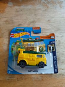 Hot wheels 1:64 TMNT party wagon 2020