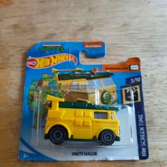 Hot wheels 1:64 TMNT party wagon 2020