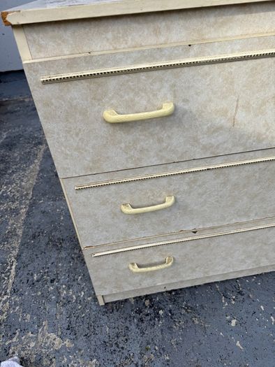 chest of drawers
