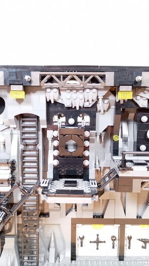 LEGO 76252 Batcave - Shadow Box