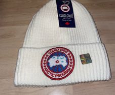 Fake Canada Goose beanie cream