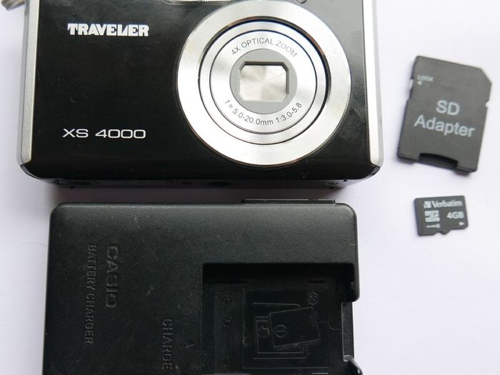 Traveler XS 4000 10.0 MP Digital Camera + SD Card and charger - works well