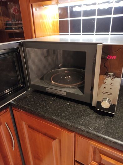 Microwave 25 Litre