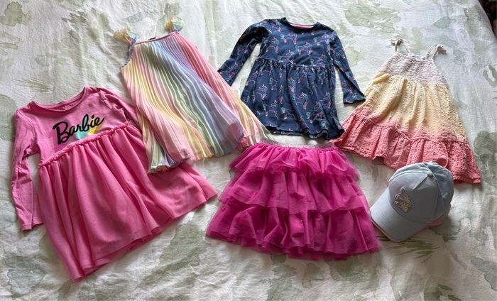 Girls dresses 5-6 Y in a mint condition