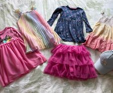 Girls dresses 5-6 Y in a mint condition