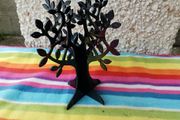Tree hanger