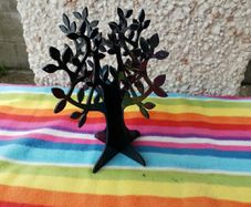 Tree hanger