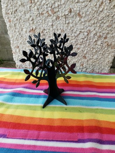 Tree hanger