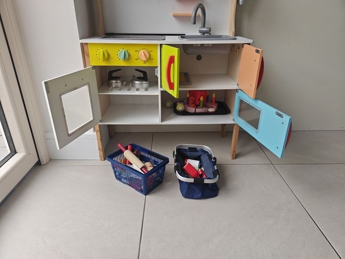 Play kitchen