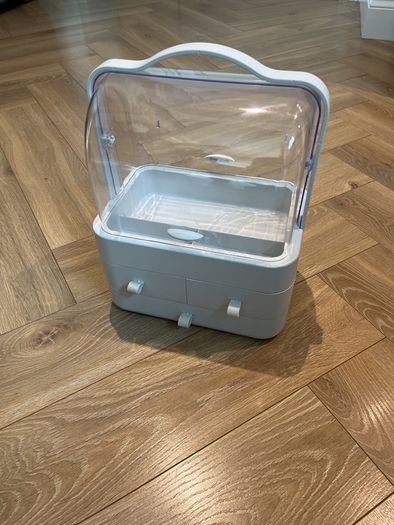 Makeup organiser