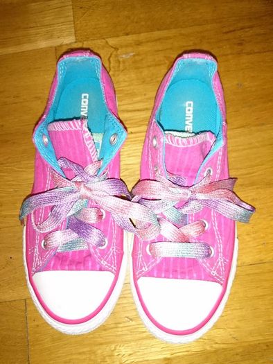 Pink Converse all stars