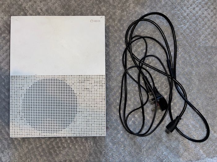 Xbox One S With 4 Controllers
