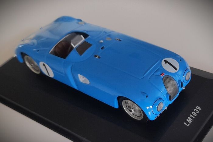 Diecast Model Le Mans Winning Bugatti - IXO 1:43
