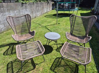 table and chairs