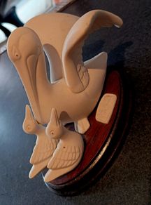 Pelicans bisque statue