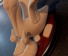 Pelicans bisque statue