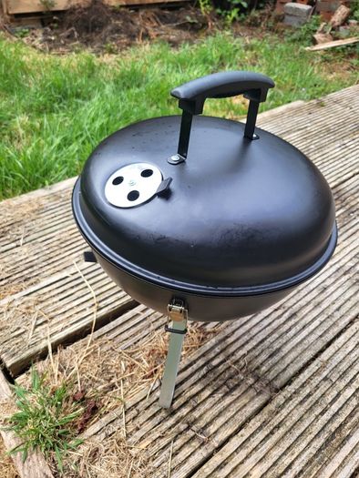 BBQ grill with dome