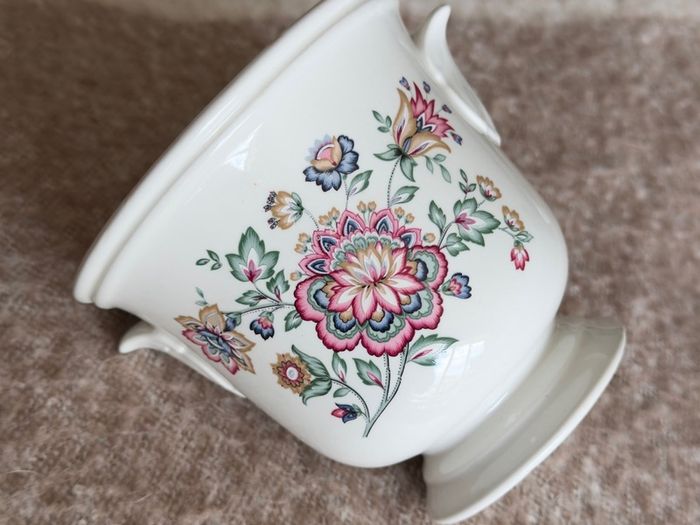 Royal Norfolk Floral ceramic planter.