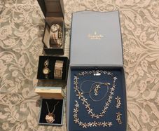 Sterling silver jewellery set plus newbridge pendant and 3 watches like new
