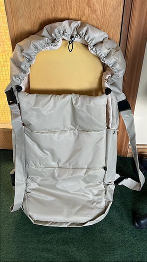 Hard back baby carrier