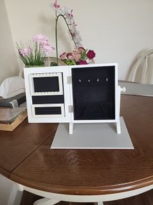 Jewellery box with mirror