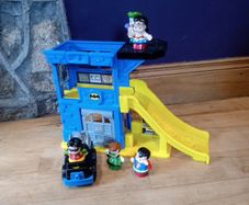 Fisher Price Little People DC Batcave Figures and Talking Batmobile 2008