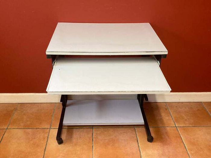 Study Desk with Pull-Out Keyboard/Work Tray & Wheels