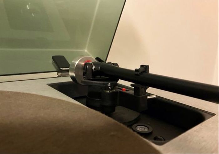 STD 305M  |  Suspended Sub-Chassis Belt-Drive Turntable
