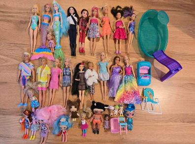 Large set of Barbie dolls.
