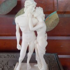 Venus and Adonis sculpture in alabaster resin on marble. D18 post 7e