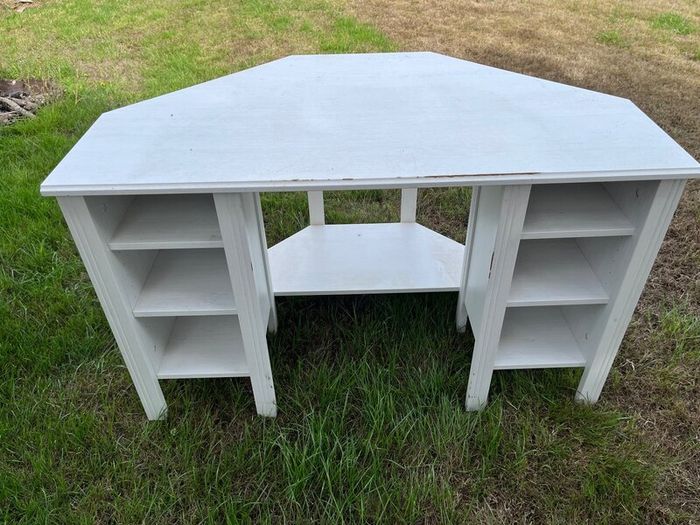 Desk For sale.