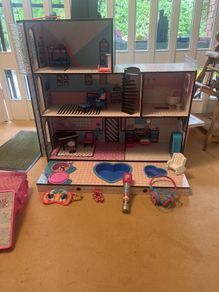 LOL doll house & bits and pieces